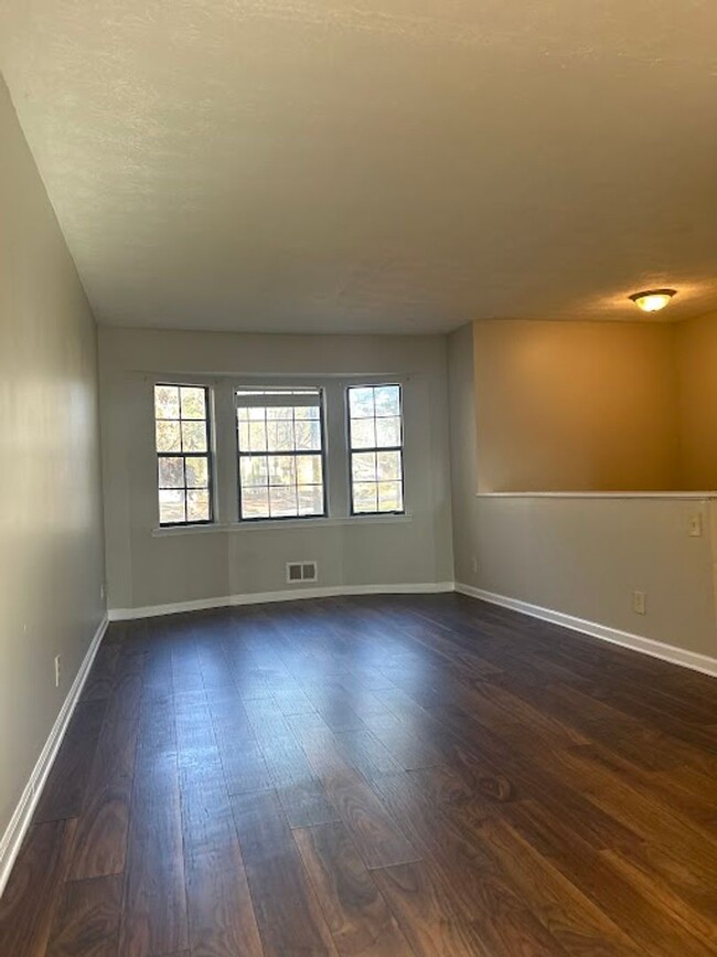 Building Photo - 3 bed and 3 bath in Decatur!