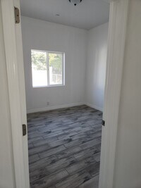 Building Photo - 1177 E 41st Pl