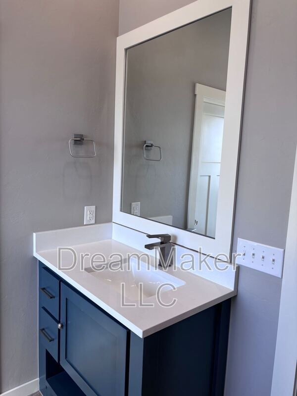 Building Photo - 3102 SE 34th St