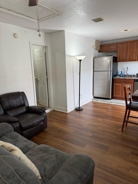 Building Photo - 670 NW Treemont Ave