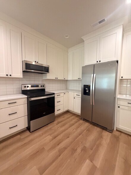 Building Photo - 14 Walnut St NE