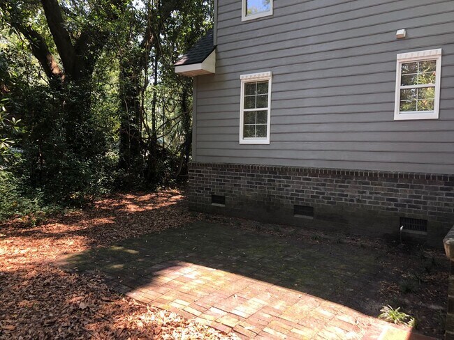 Building Photo - Available 9/8. Beautiful 4BR/2.5BA Home Av...