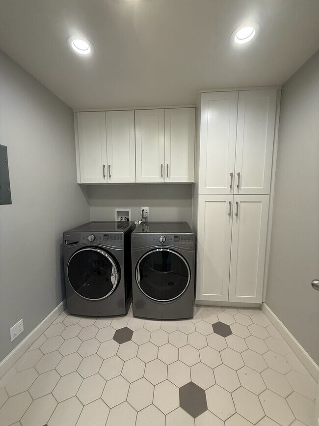 Building Photo - Single story - 3 bedroom, 3 bath + bonus room