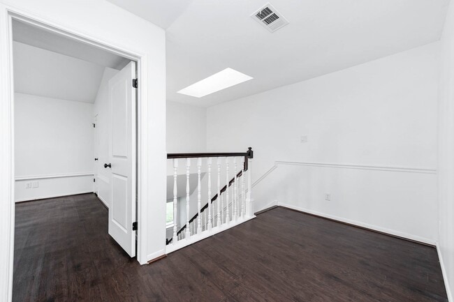Building Photo - 727 Bunker Hill Rd