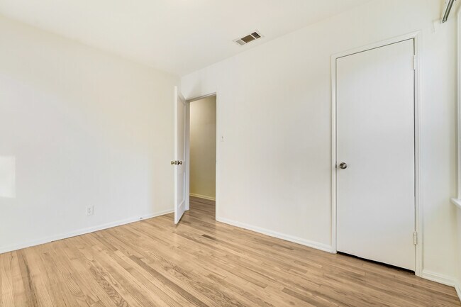 Building Photo - 5107 Enfield Ave