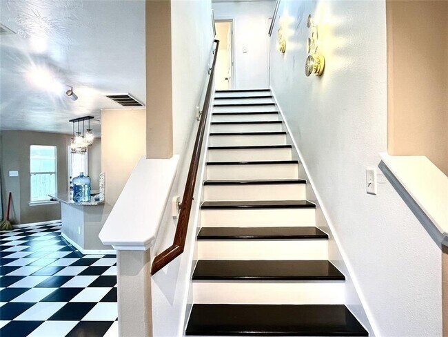 Building Photo - 19111 Canaras Ct