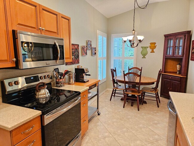 Building Photo - Seasonal Short-Term 2 Bedroom 2 Bathroom with a Bonus Room in the gated community of Venetia!