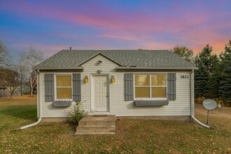 Building Photo - 2 Bed | 1 Bath Across From Coon Lake