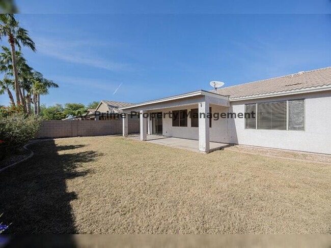 Building Photo - 123 W Elmwood Pl