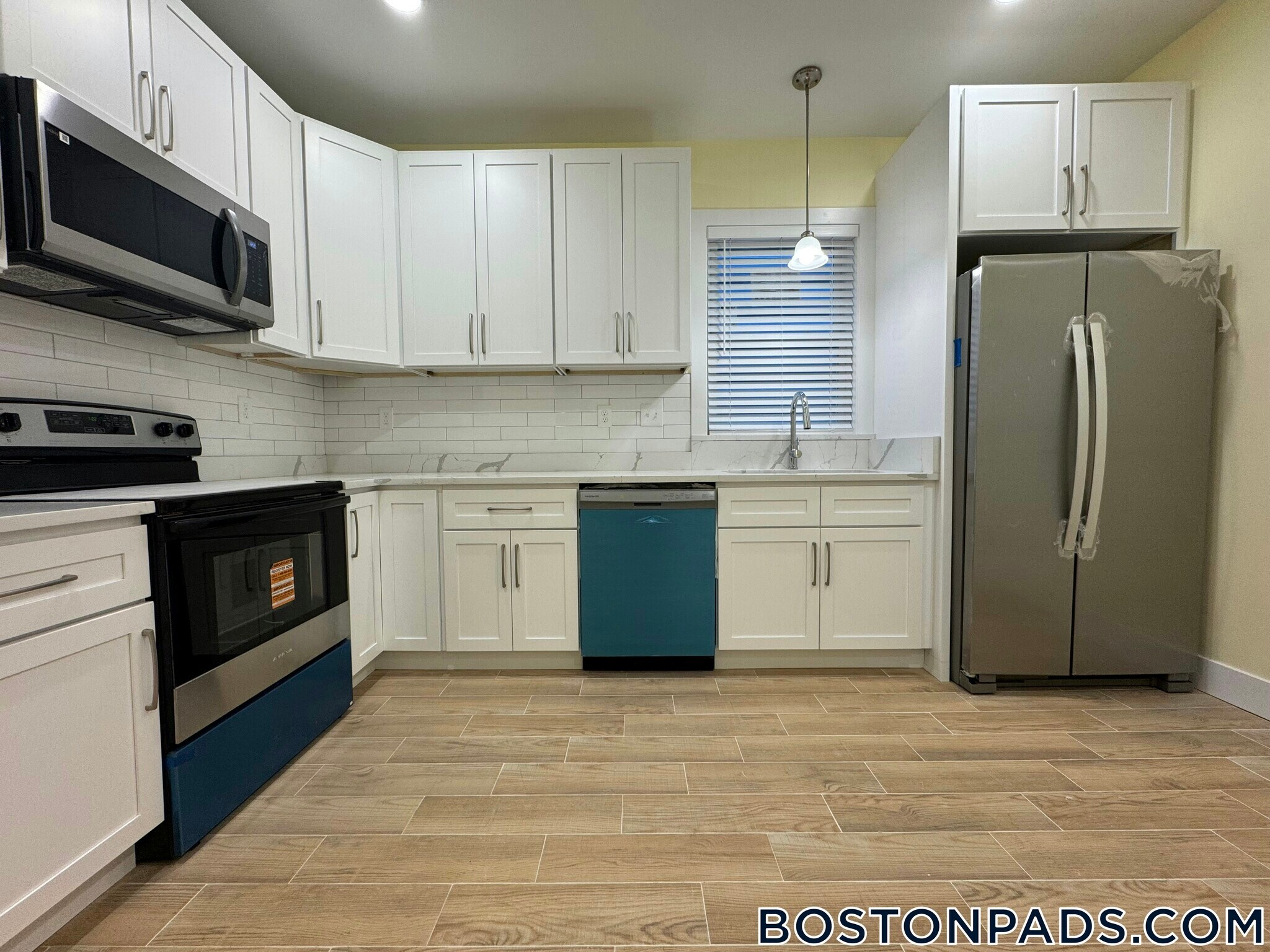 Building Photo - 7 Carson St