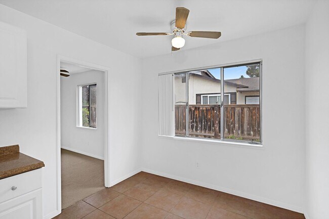 Building Photo - Single level home in San Carlos