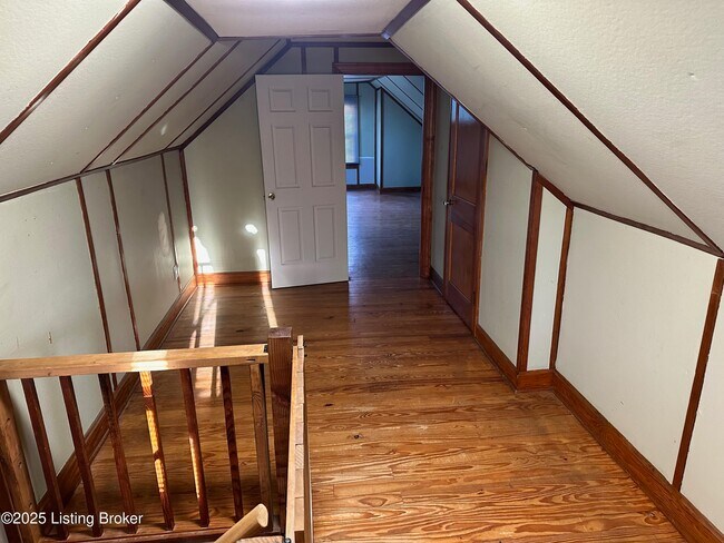 Building Photo - 332 E Esplanade Ave