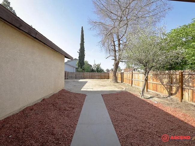 Building Photo - Cozy 3 Bedroom Home at White Ln. & Stine rd.
