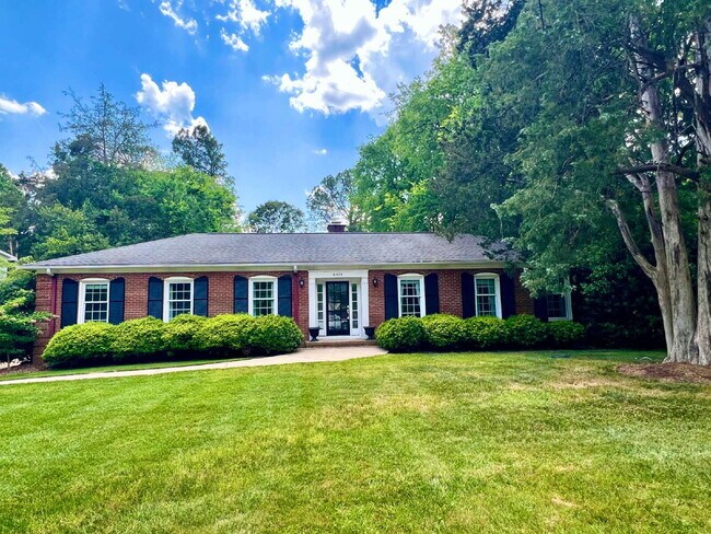 Building Photo - LUXURIOUS LANSDOWNE RETREAT!