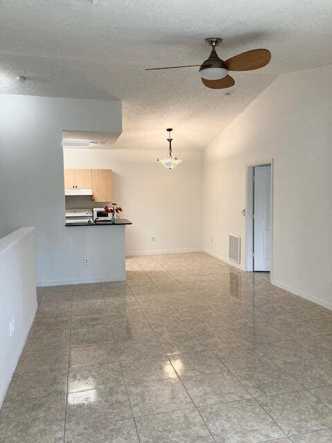Building Photo - 10324 Fox Trail Rd S
