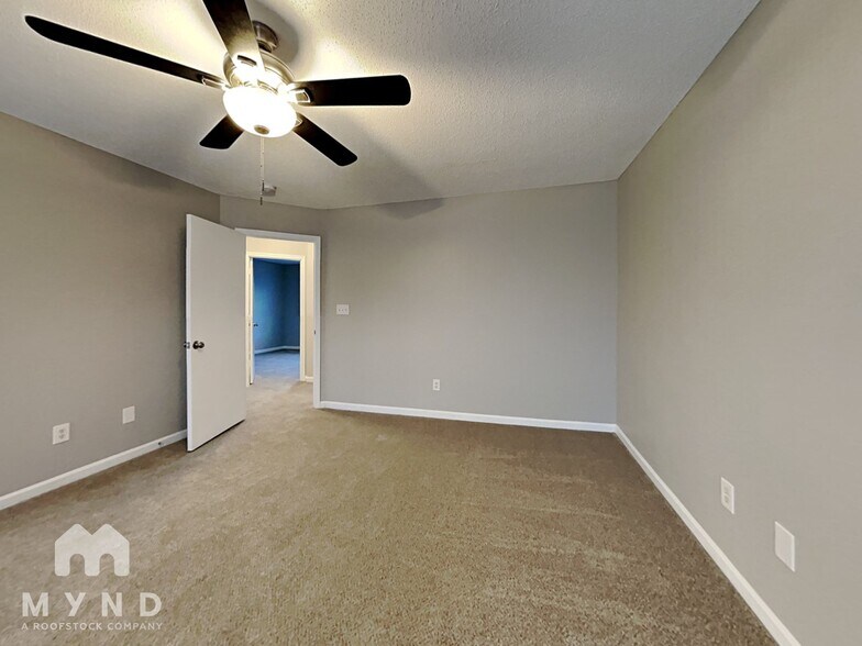 Building Photo - 11527 Stewarts Crossing Dr