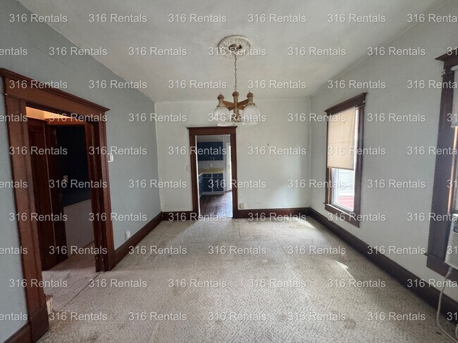 Building Photo - $799 - 2bed 1 bath - Single Family Home