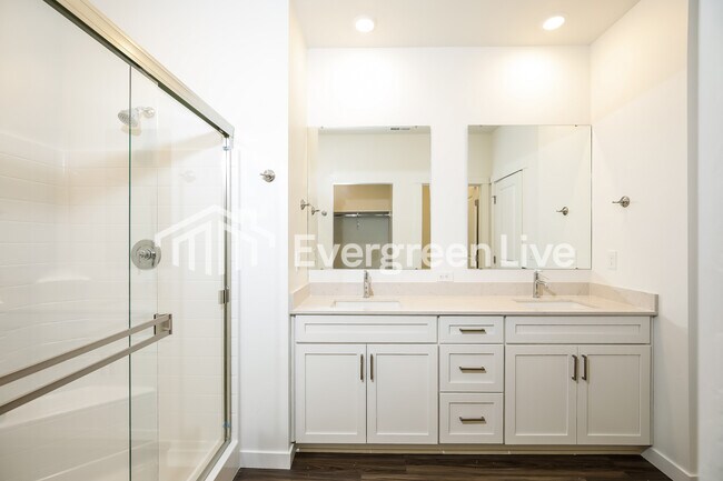 Building Photo - 214 Ravello St