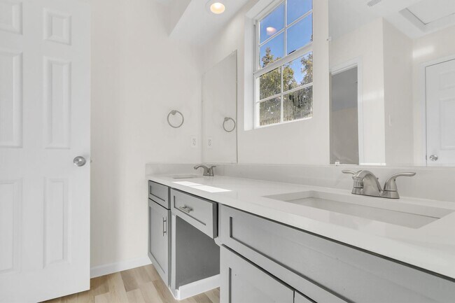 Building Photo - 13911 Piping Rock Ln