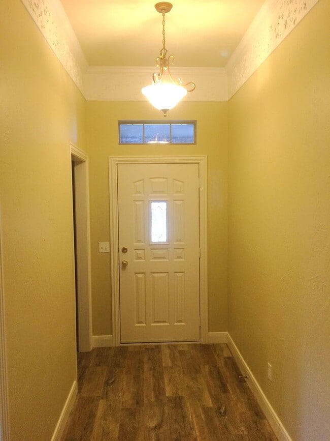 Building Photo - 13 Windtree Park
