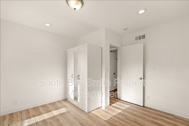 Building Photo - 312 Ave Atezada
