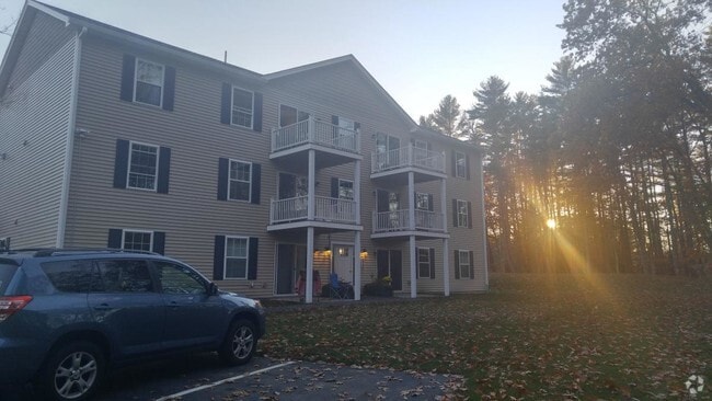 Building Photo - 62 Somersworth Rd