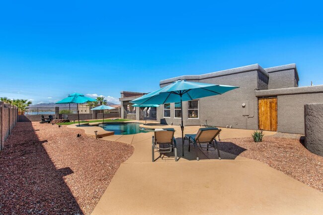 Building Photo - 1800 Burgundy Dr