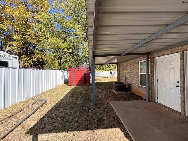 Building Photo - 2908 Featherston Ave