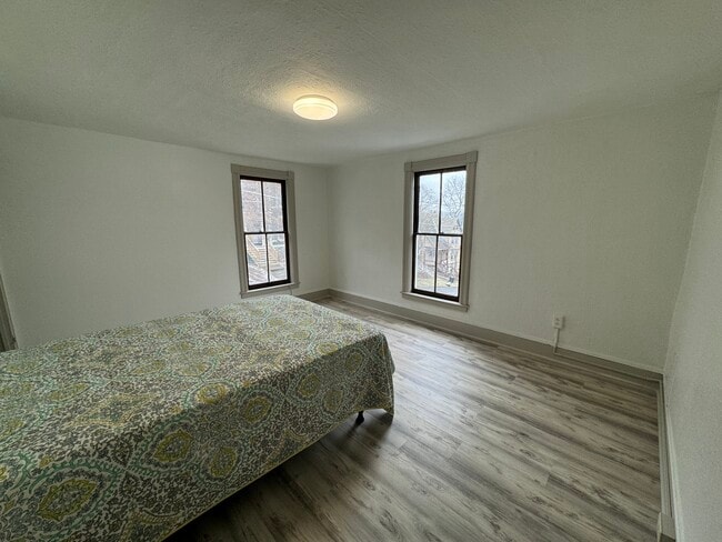 Bedroom 3 View 1 - 218 Pleasant St