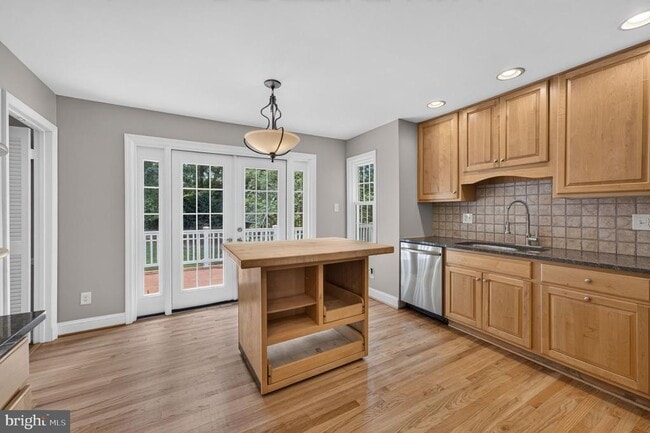 Building Photo - 6443 Walters Woods Dr