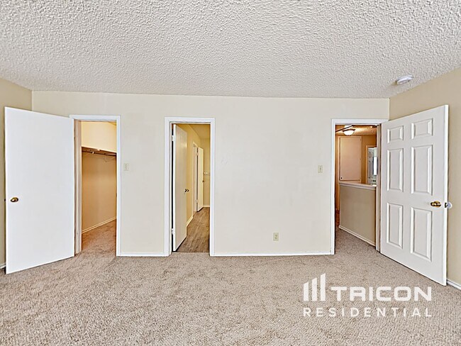 Building Photo - 8015 Chestnut Barr Dr
