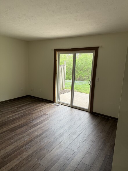 Building Photo - 246 Rolling Acres Dr