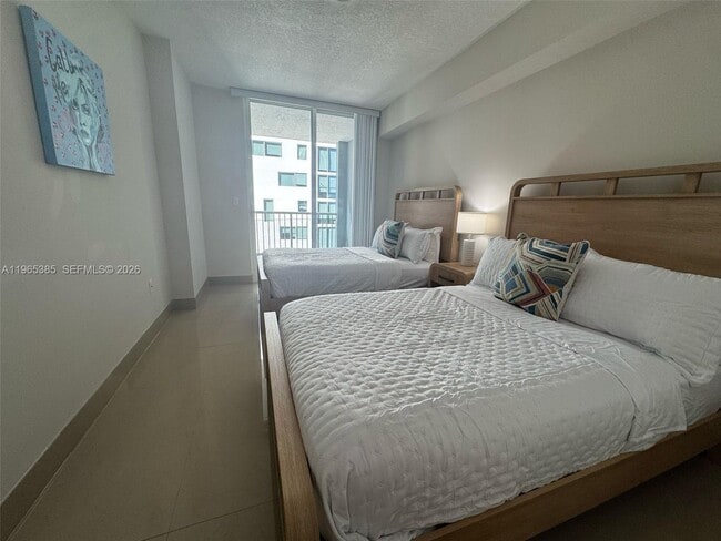 Building Photo - 170 SE 14th St