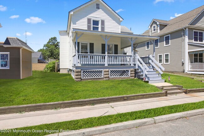 Building Photo - 1715 White St