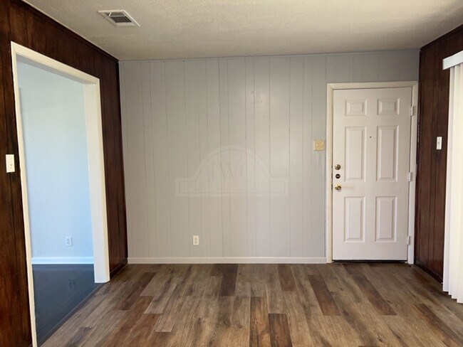 Building Photo - 908 Jefferies, Killeen