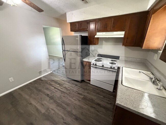 Building Photo - 240 W Kump Ave