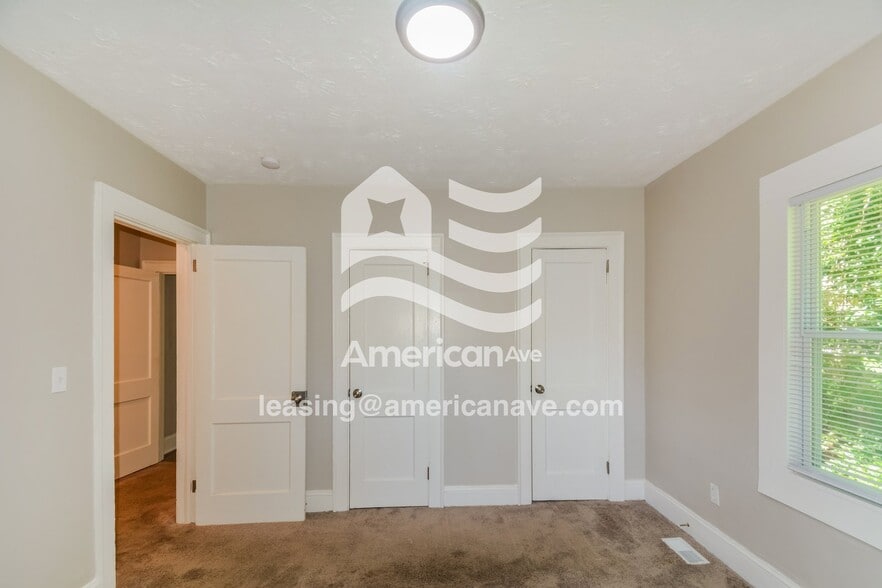 Building Photo - 130 Kensington Cir