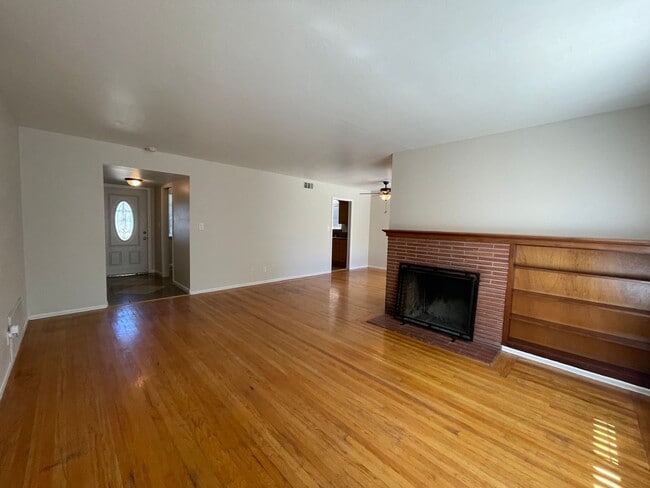 Building Photo - Single Story 3 Bedroom, 2 Bath Single Story Home with Huge Backyard!