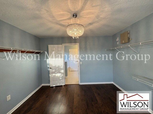 Building Photo - 413 Country Cottage Ln