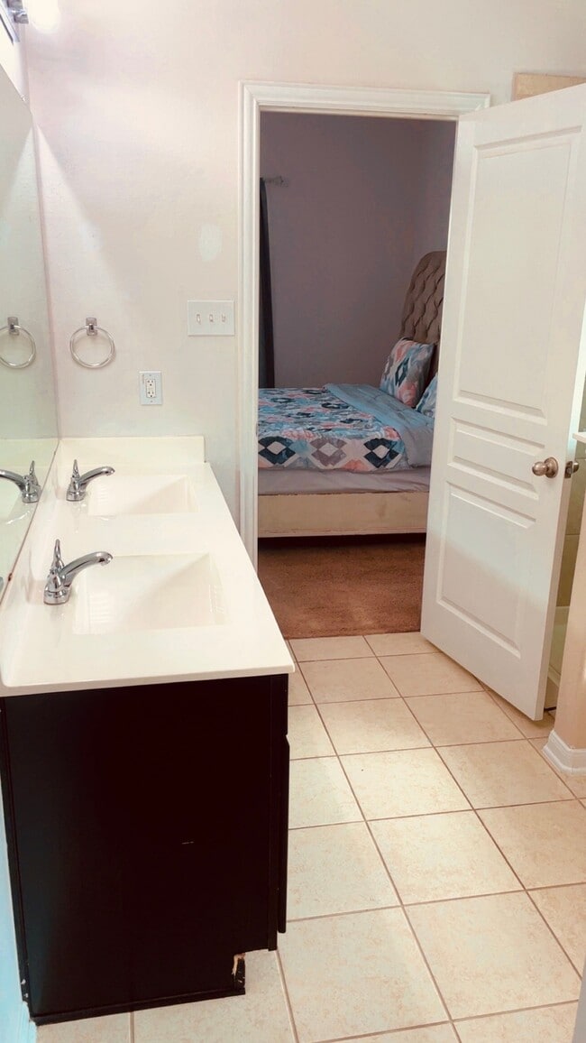 Building Photo - 8626 Willet St