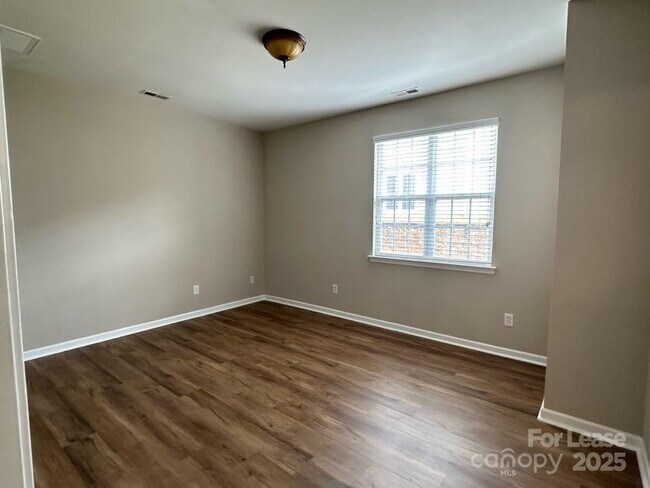 Building Photo - 9440 Graywell Ln