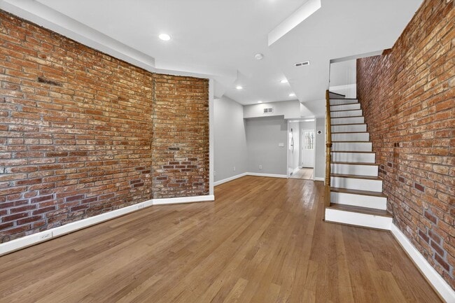 Building Photo - 1028 4th St NE