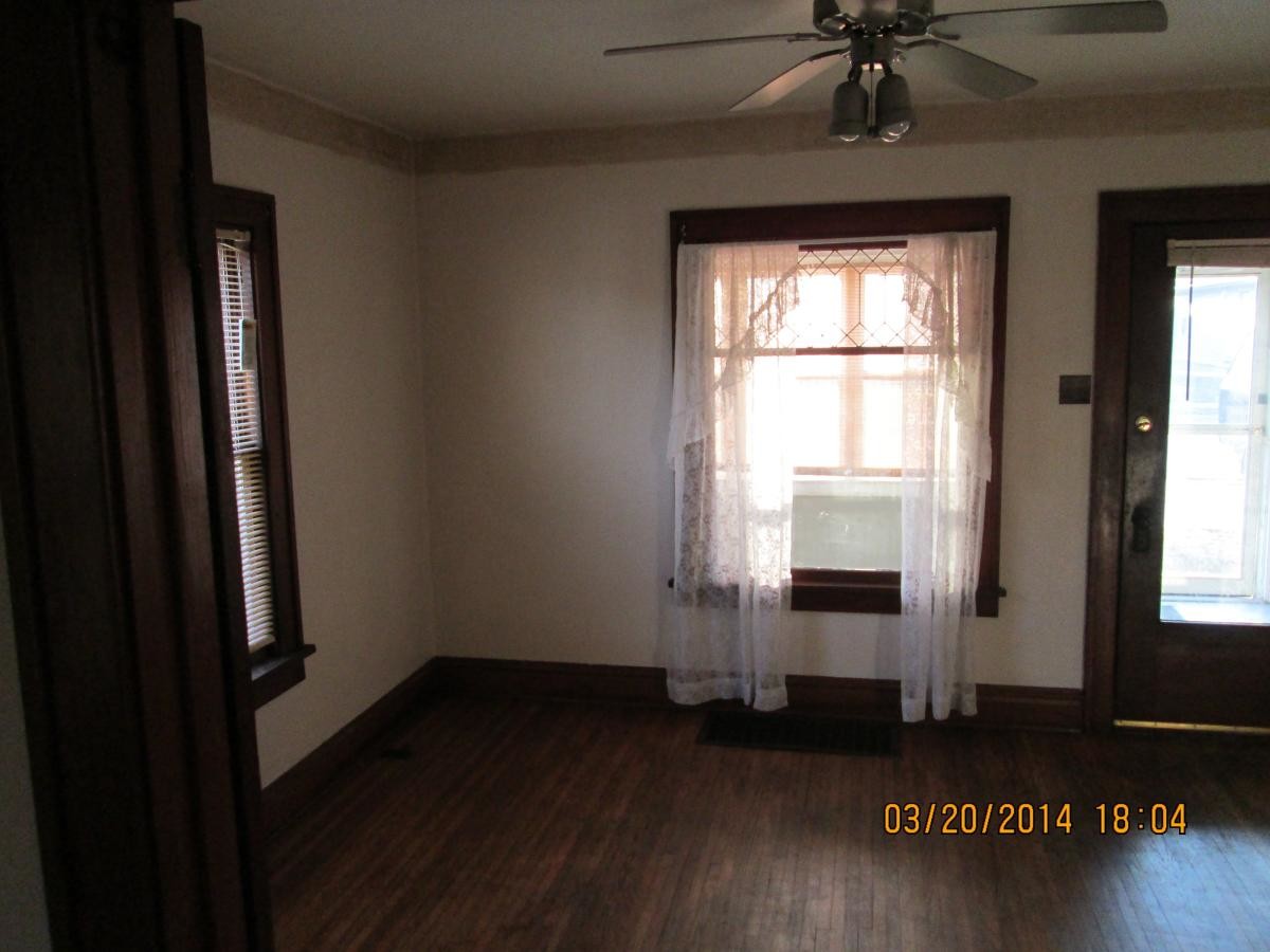 Main living room area - 1104 Elizabeth St