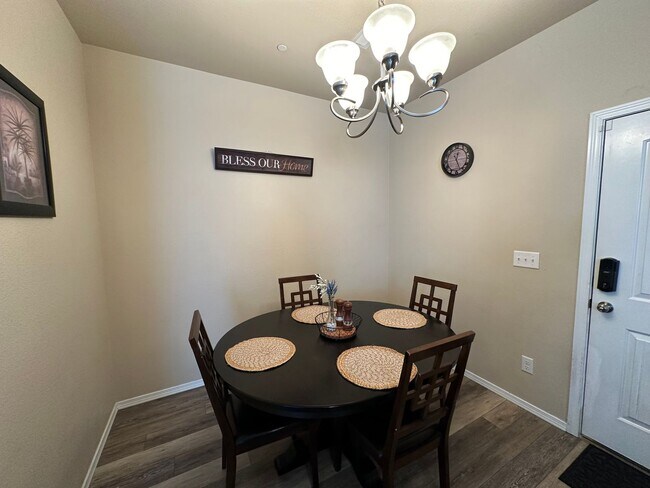 Building Photo - 2 Bed 3 Bath Townhouse with  2 Car Attache...