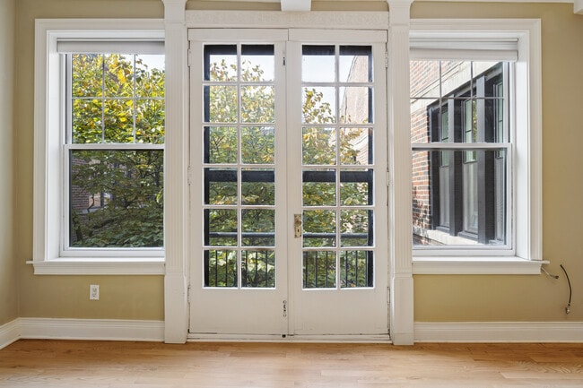 Building Photo - 2315 N Commonwealth Ave