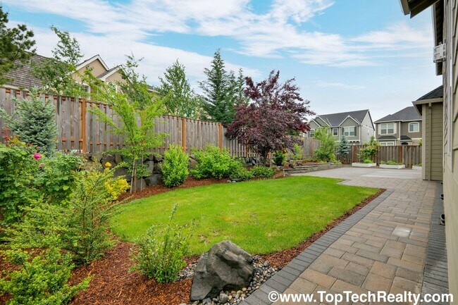 Building Photo - Beautiful *CORNER LOT* 5 BD* 3.5 BA* Singl...