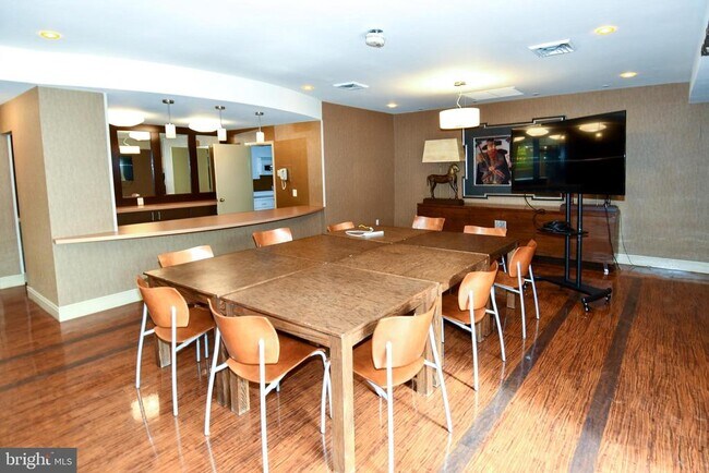 Building Photo - 4620 N Park Ave