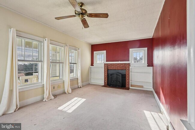 Building Photo - 209 Locust St