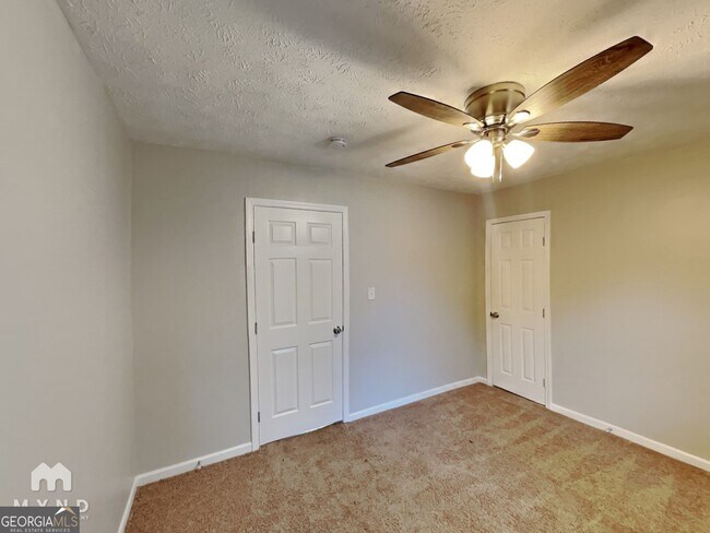 Building Photo - 3821 Rex Cir