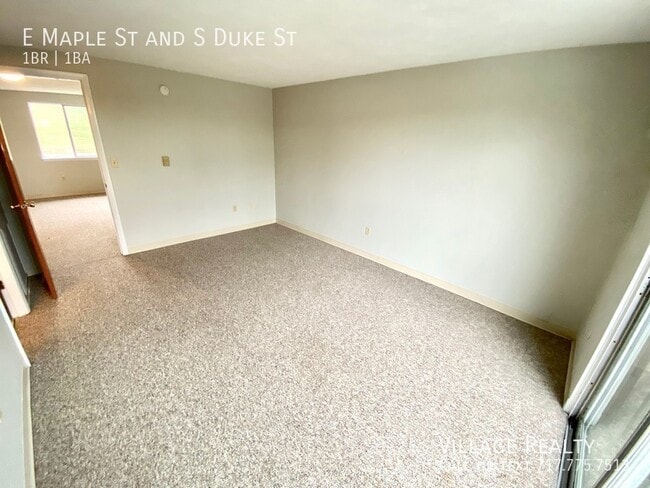 Building Photo - 509 E Maple St